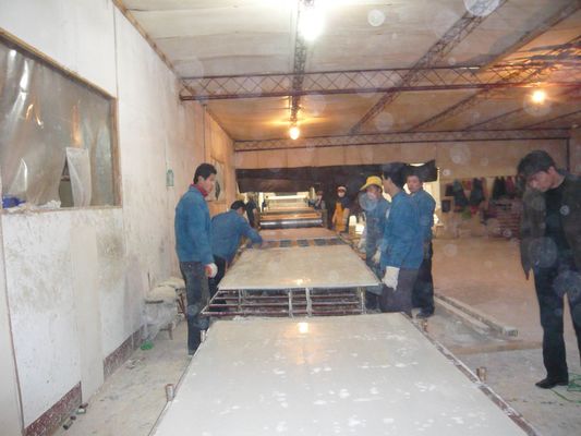 آلة تشكيل الفراغ البلاستيكي مع 0.8 - 1 MPa مصدر الهواء 48 / 68 كيلوواط قوة التدفئة