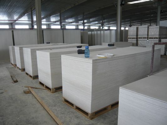 آلة تشكيل الفراغ البلاستيكي مع 0.8 - 1 MPa مصدر الهواء 48 / 68 كيلوواط قوة التدفئة