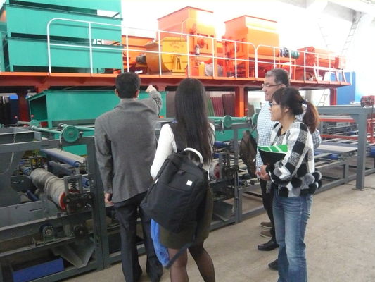 آلة تصنيع بلاط السقف الطبقة الحافظة على الحرارة لصناعة مواد البناء