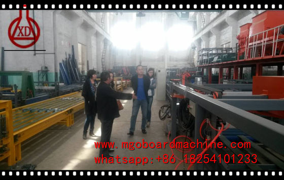 آلة صنع بلاط السقف من أكسيد المغنيسيوم للمنازل الجاهزة / خط إنتاج بشهادة CE