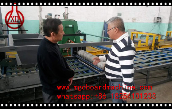 آلة صنع بلاط السقف من أكسيد المغنيسيوم للمنازل الجاهزة / خط إنتاج بشهادة CE