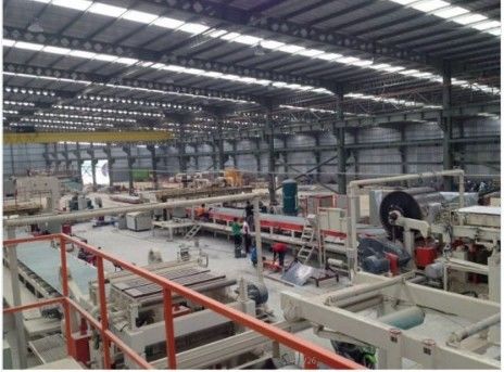 صناعة مواد البناء المقاومة للنار الآلات صناعة ألواح ساندوتش البوليوريثان