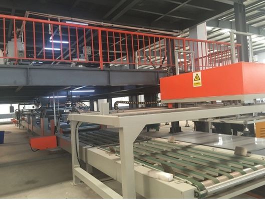 آلة صنع ألواح السقف من أكسيد المغنيسيوم والألواح الجدارية الساندويتش بضمان لمدة سنة واحدة